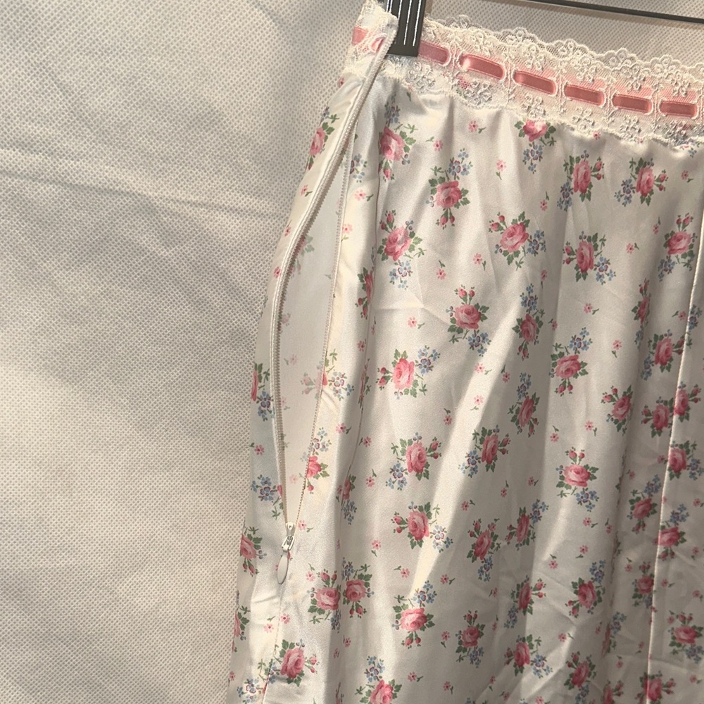 Victoria's Secret Pink Floral Bra and Skirt Set - Picture 4 of 4